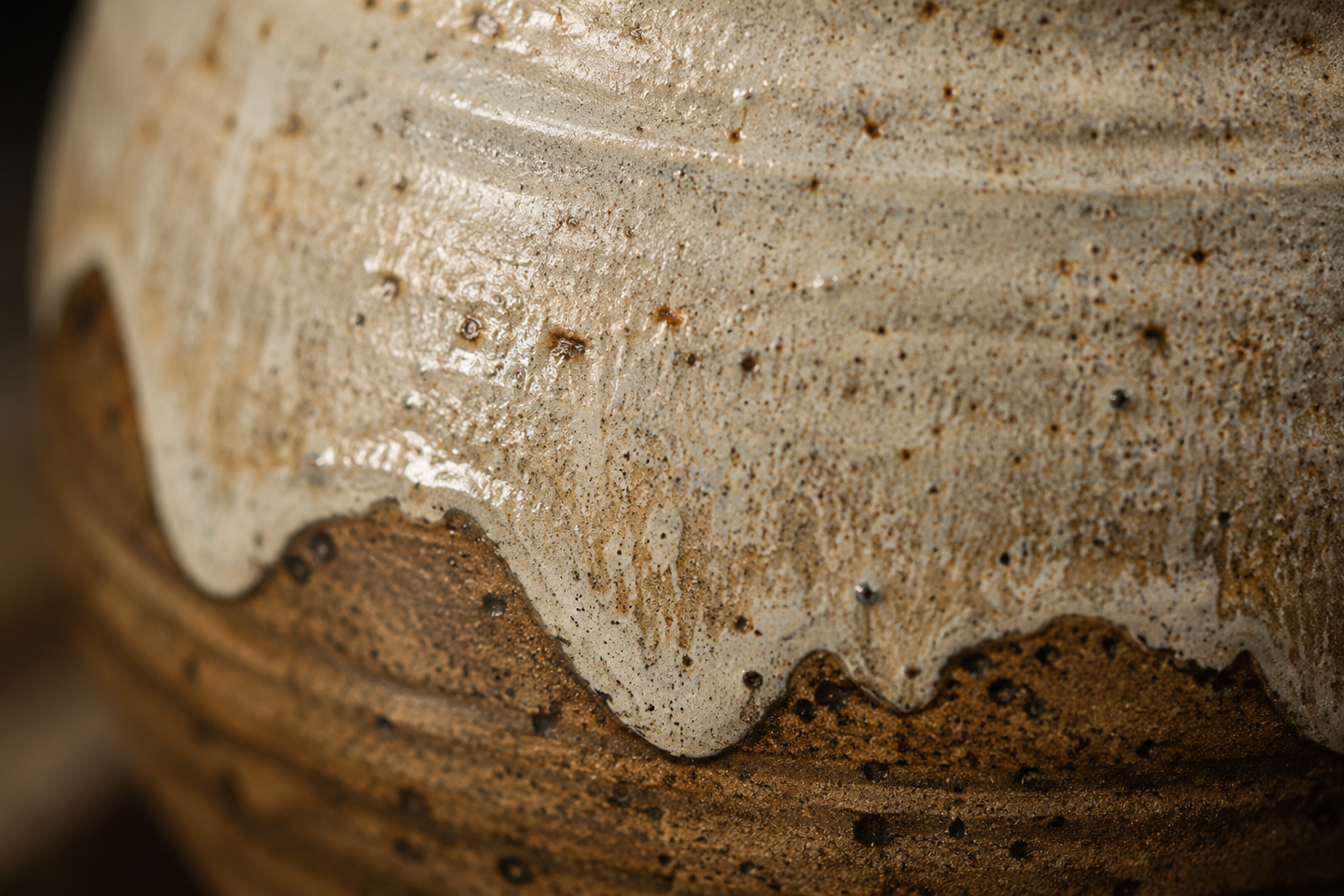 Detail of glazed rim